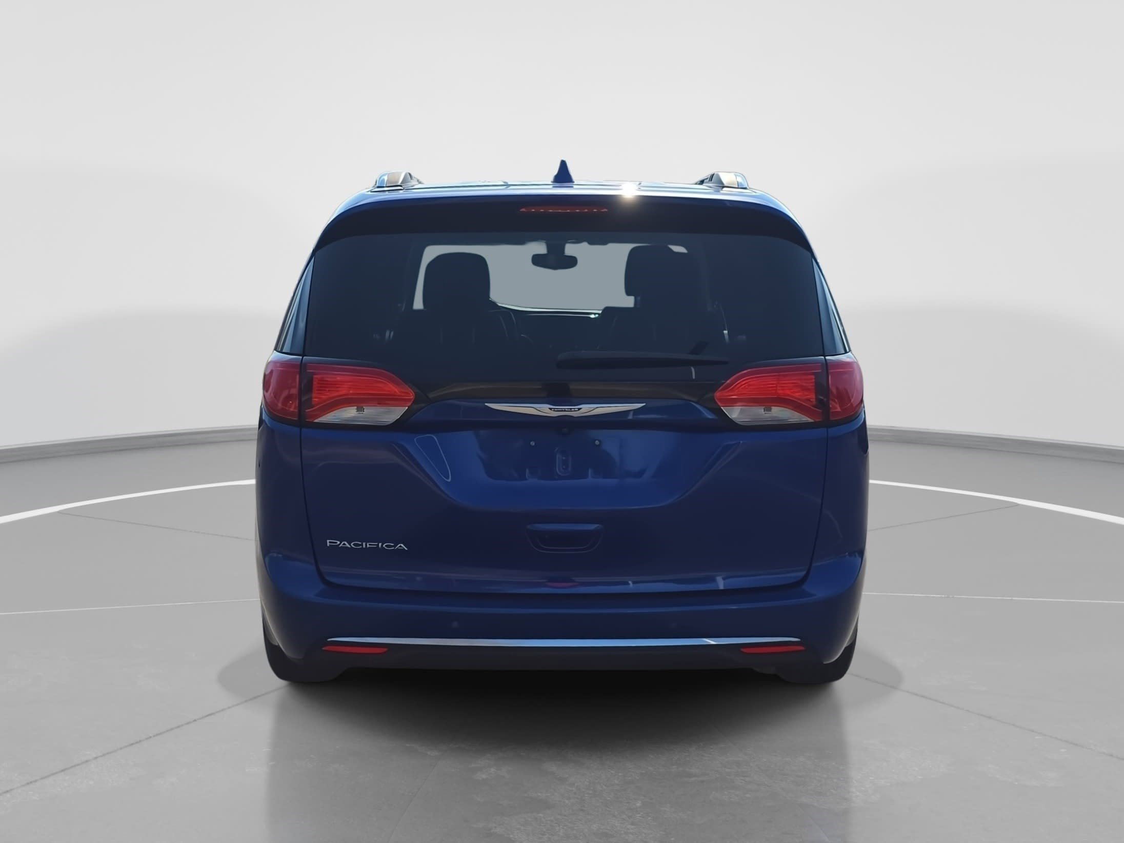 Used 2018 Chrysler Pacifica Touring-L image 6