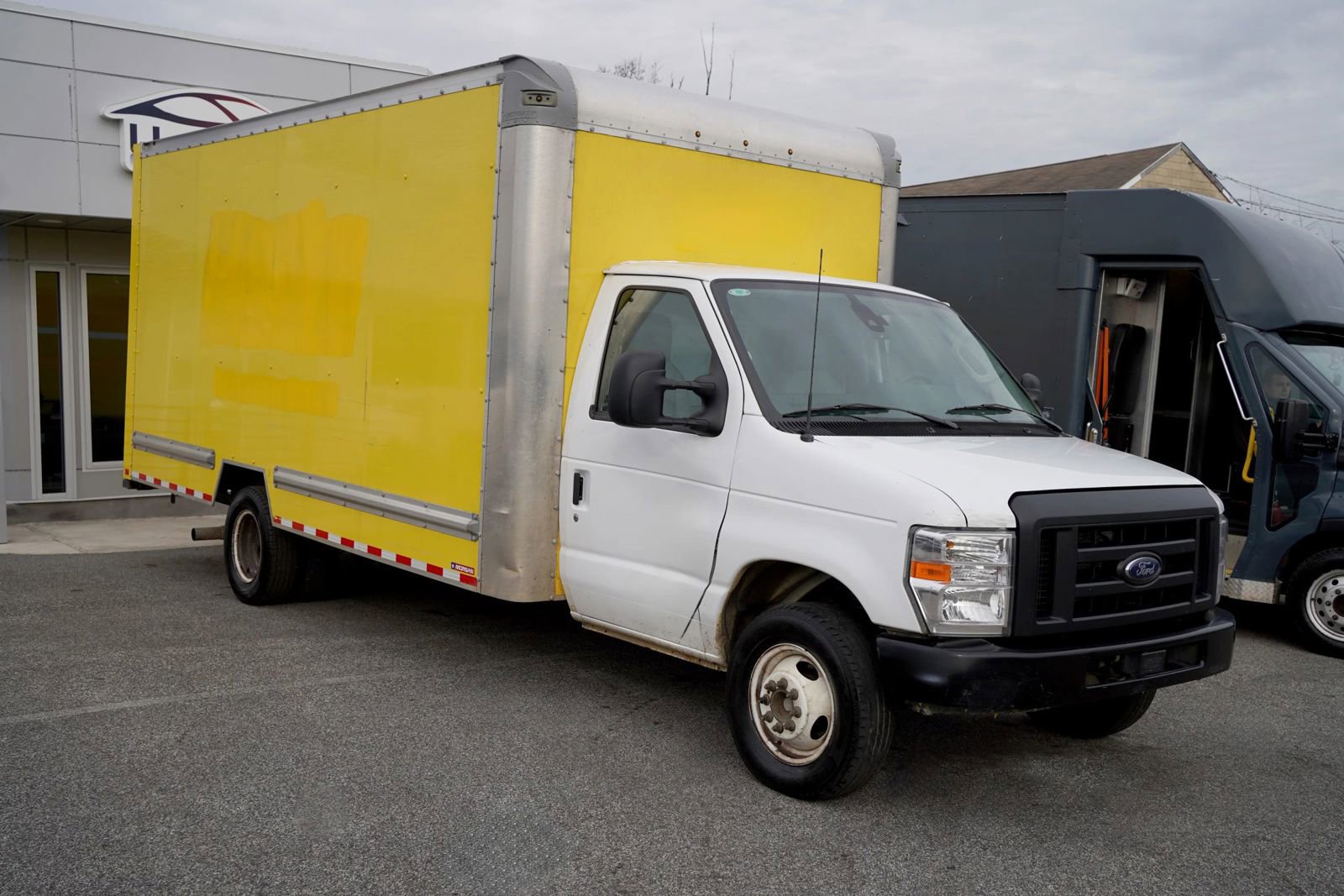 Used 2024 Ford E-350 and Econoline 350 Super Duty w/ Driver's Safety Package RWD image 5