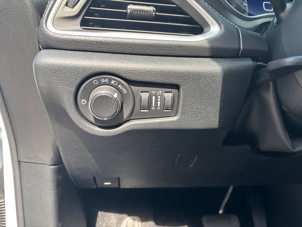 New 2027 Chrysler Pacifica Select FWD image 36