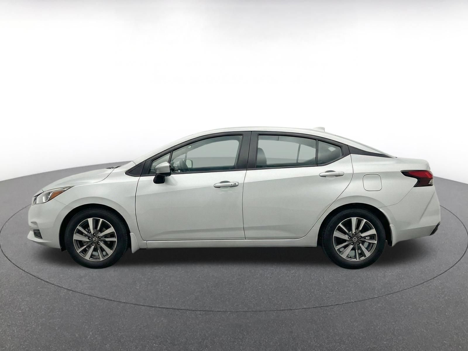 Used 2025 Nissan Versa SV FWD image 4