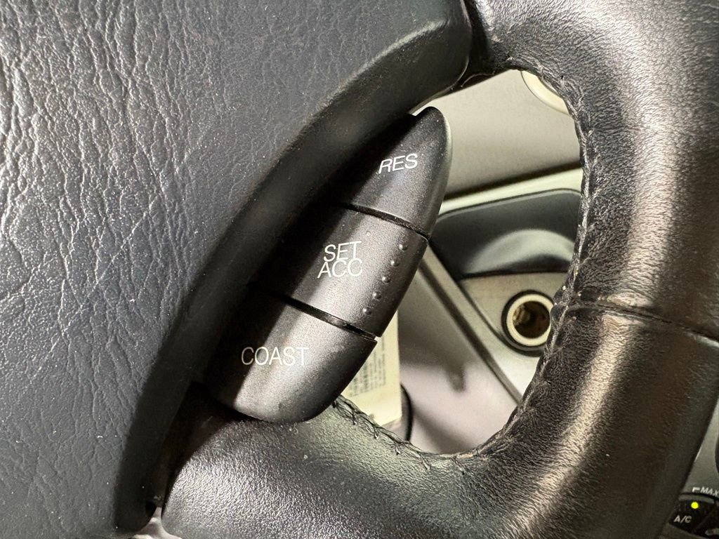 Used 2003 Ford Focus ZX5 Hatchback FWD image 23