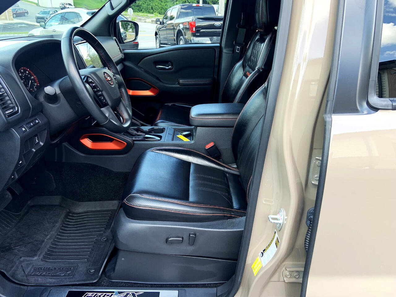Used 2023 Nissan Frontier PRO-4X image 9