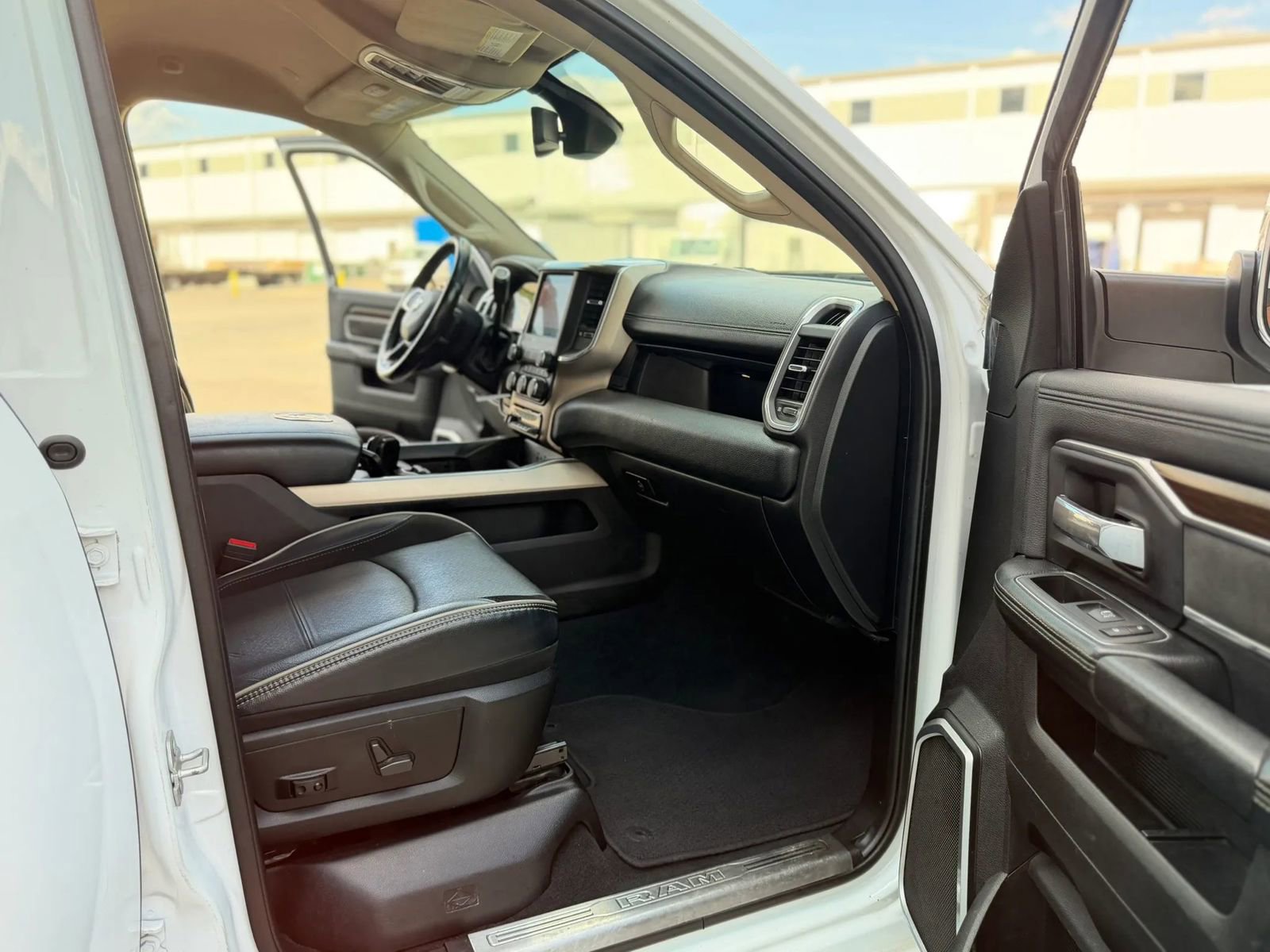 Used 2022 RAM 3500 Laramie RWD image 26