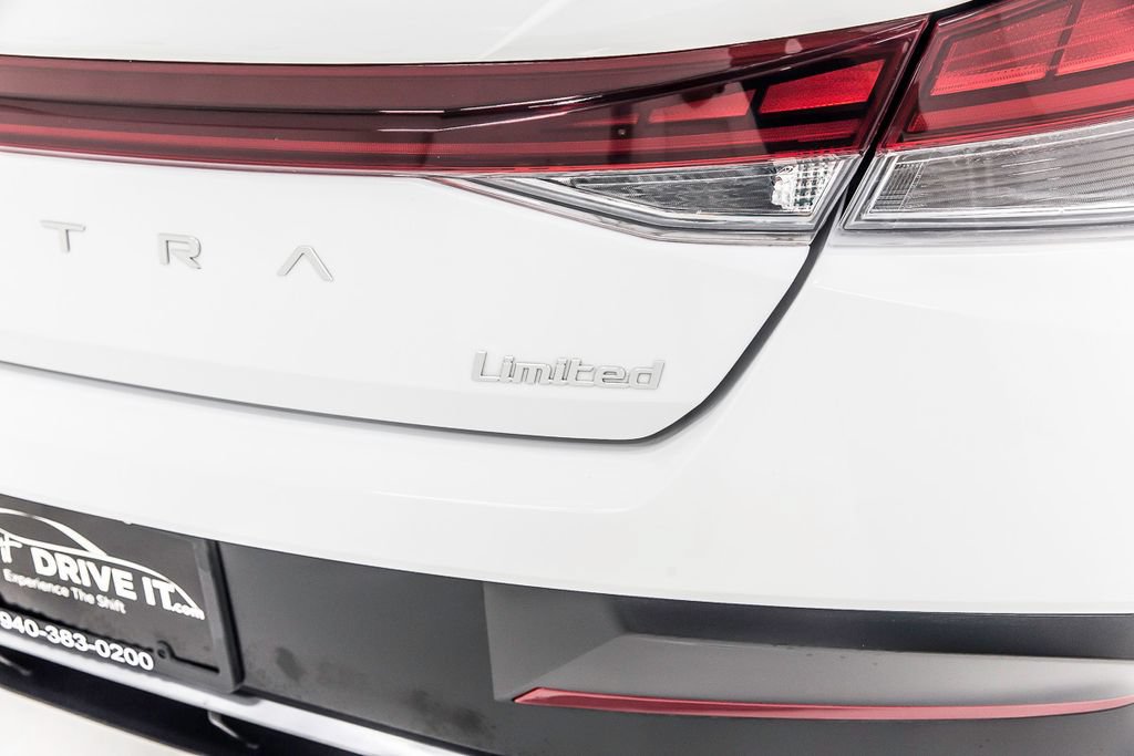 Used 2025 Hyundai Elantra Limited FWD image 7