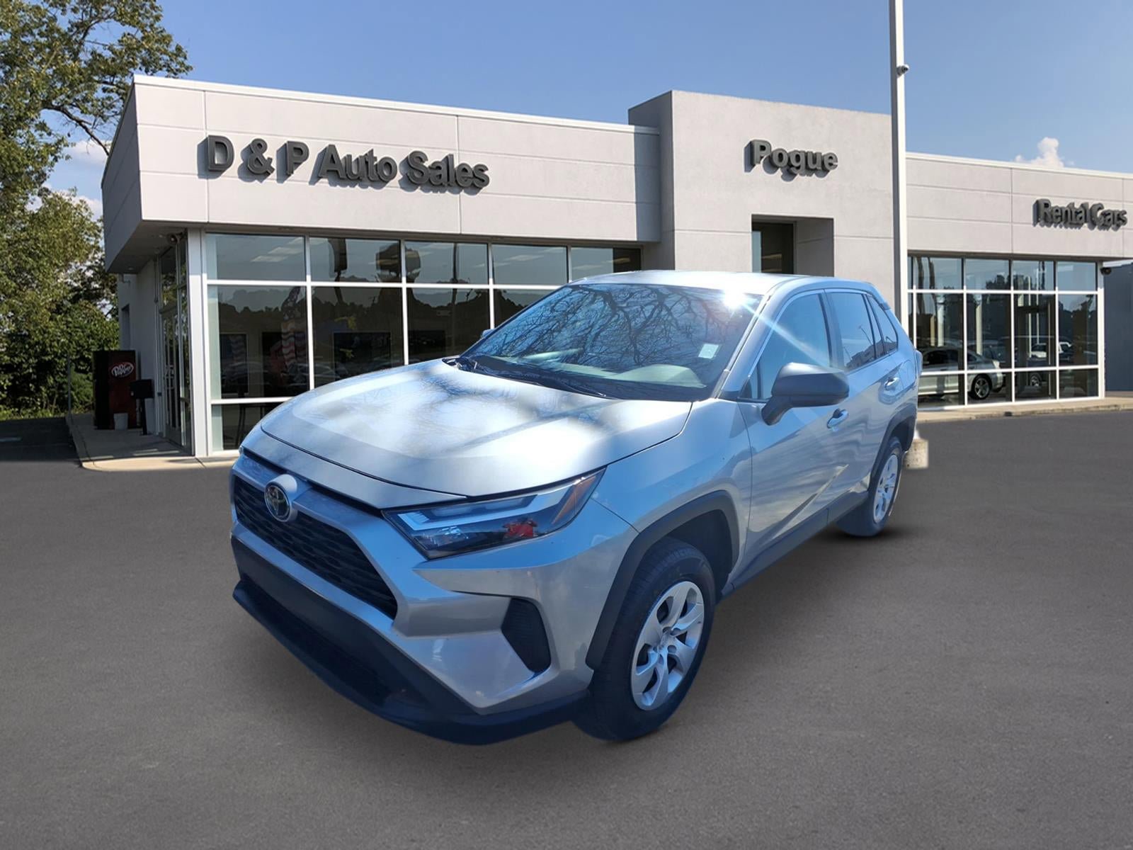 Used 2024 Toyota RAV4 LE FWD image 4