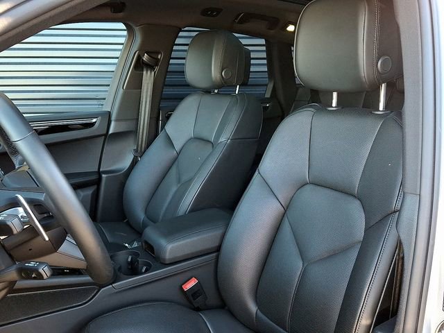 Certified 2026 Porsche Macan image 5