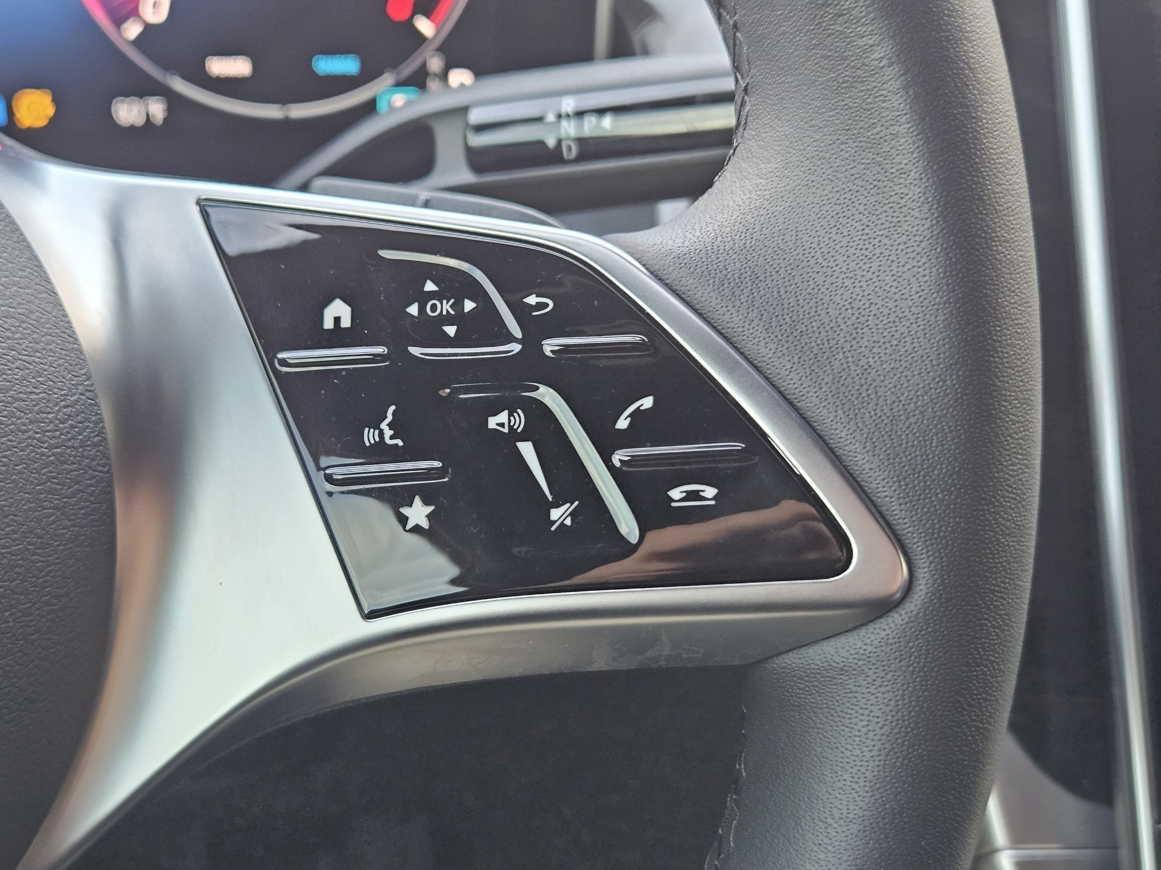 Certified 2025 Mercedes-Benz GLC 300 image 54