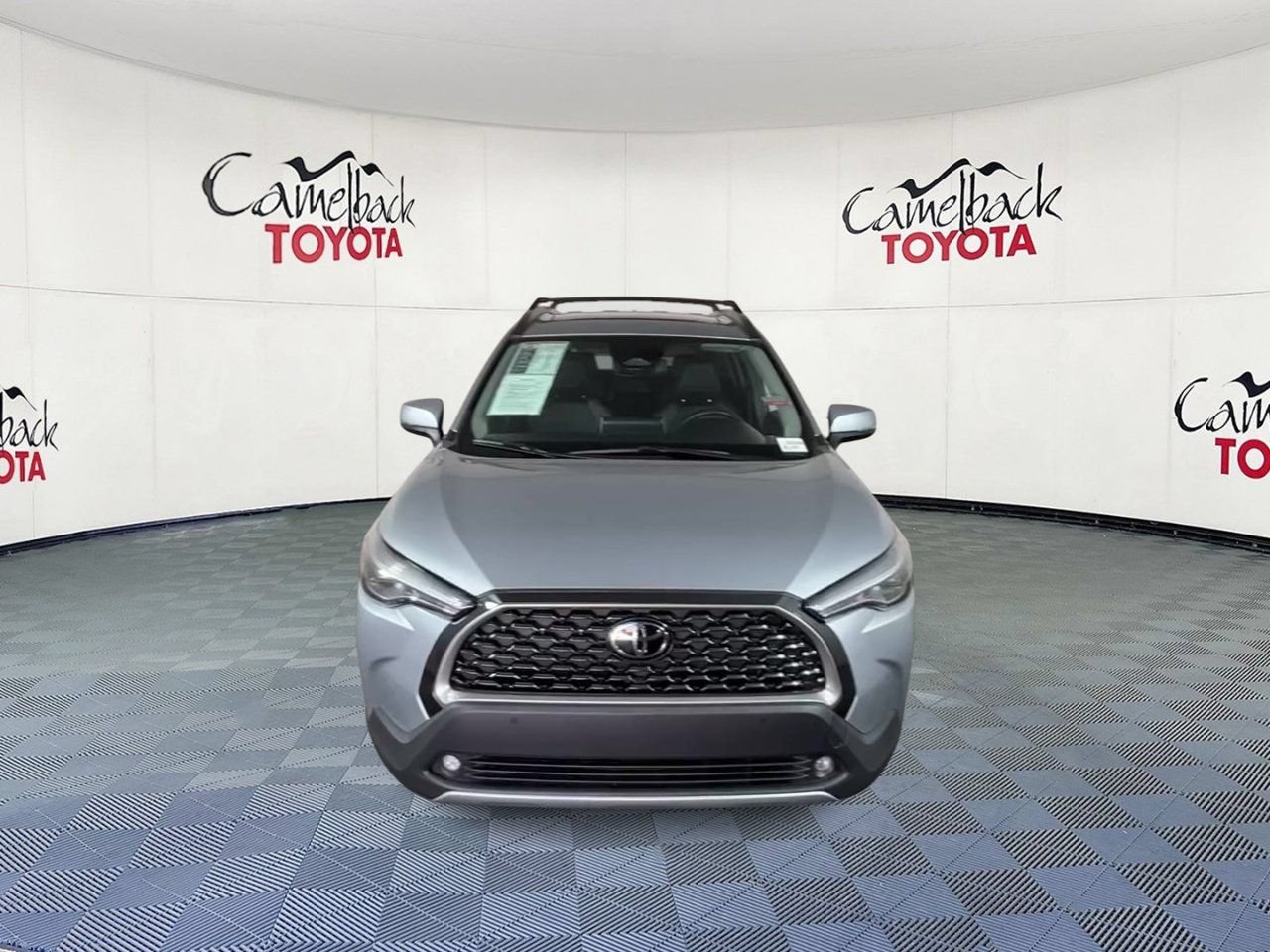 Used 2024 Toyota Corolla Cross XLE w/ Convenience Package FWD image 5