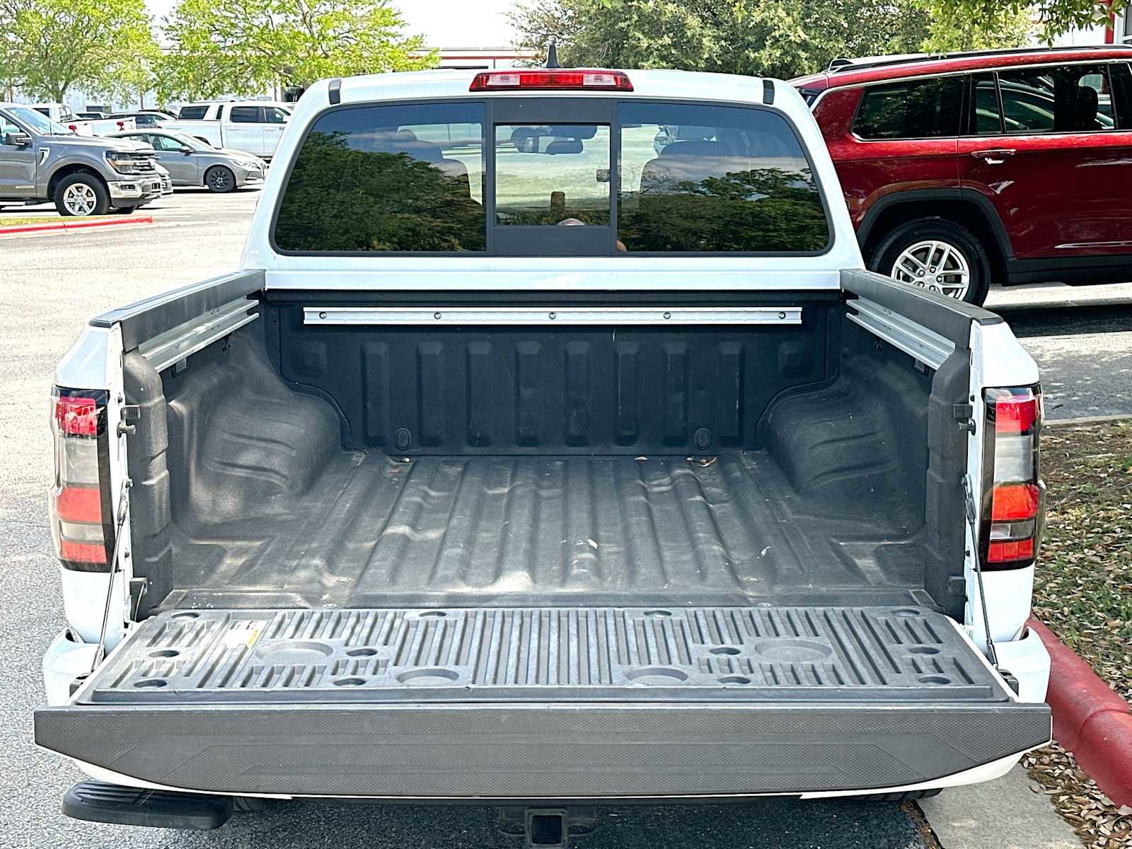 Used 2022 Nissan Frontier SV image 28