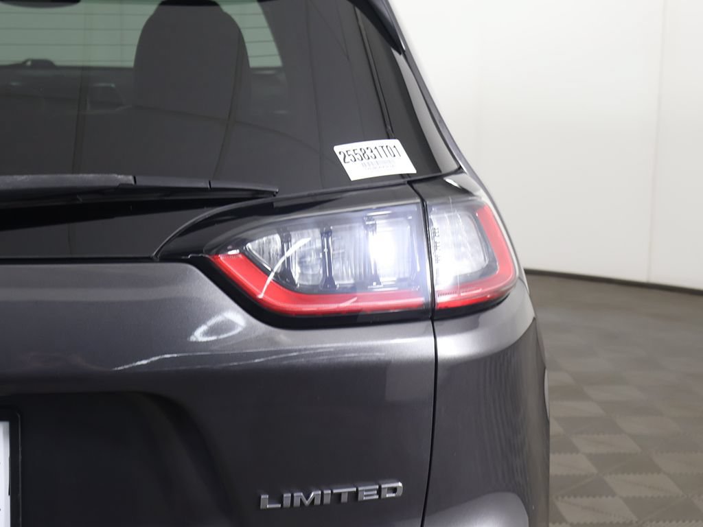 Used 2019 Jeep Cherokee Limited AWD/4WD image 16