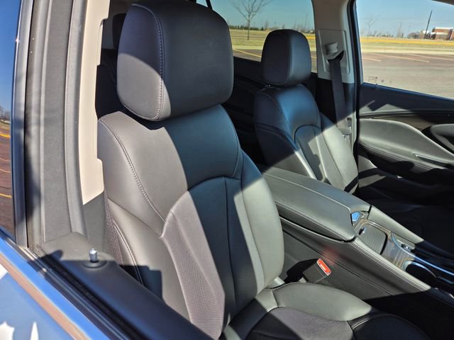 Used 2020 Buick Envision Essence AWD/4WD image 37