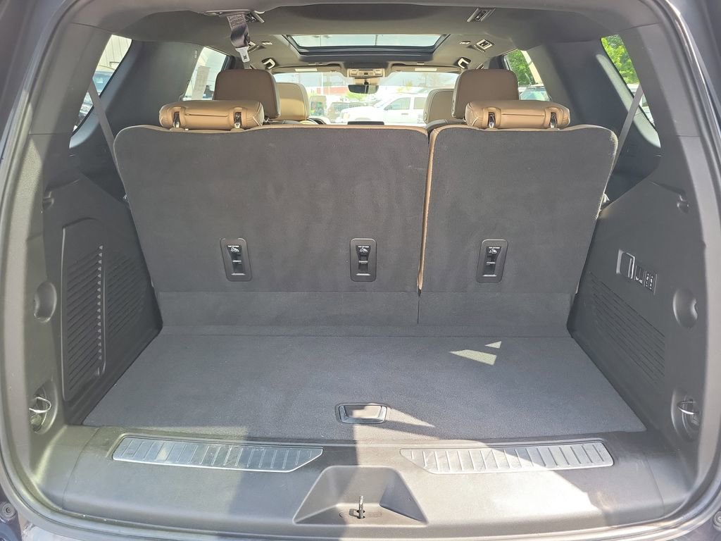 Used 2023 Chevrolet Tahoe Premier AWD/4WD image 11