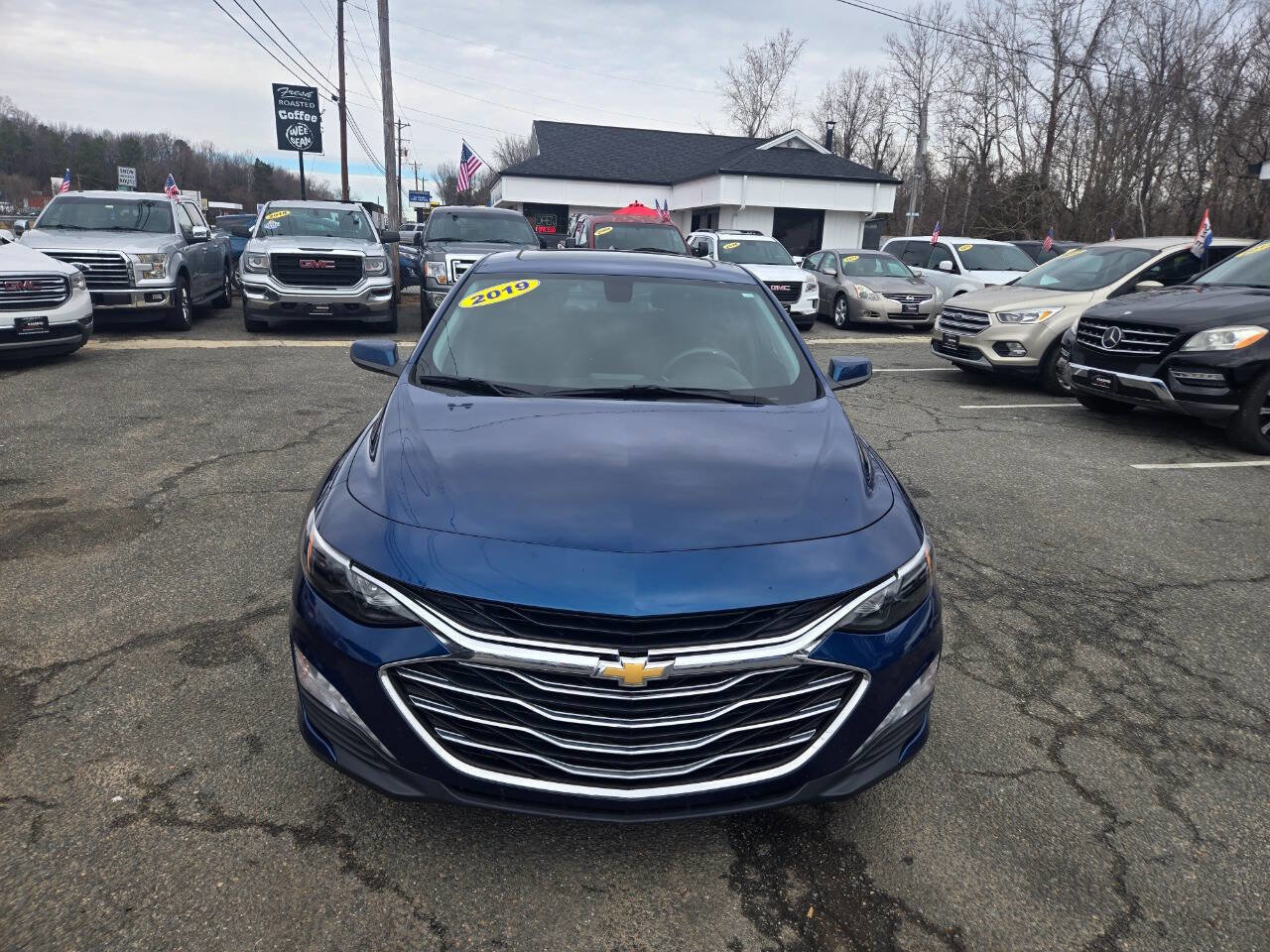 Used 2019 Chevrolet Malibu LT FWD image 2
