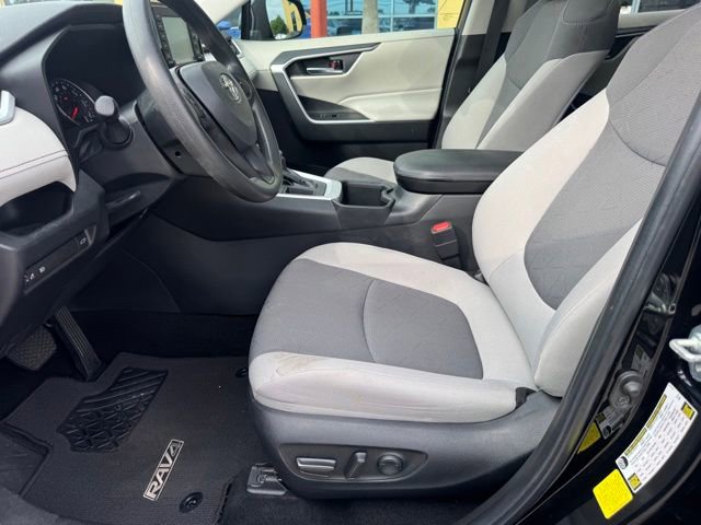 Used 2022 Toyota RAV4 XLE w/ Convenience Package FWD image 21