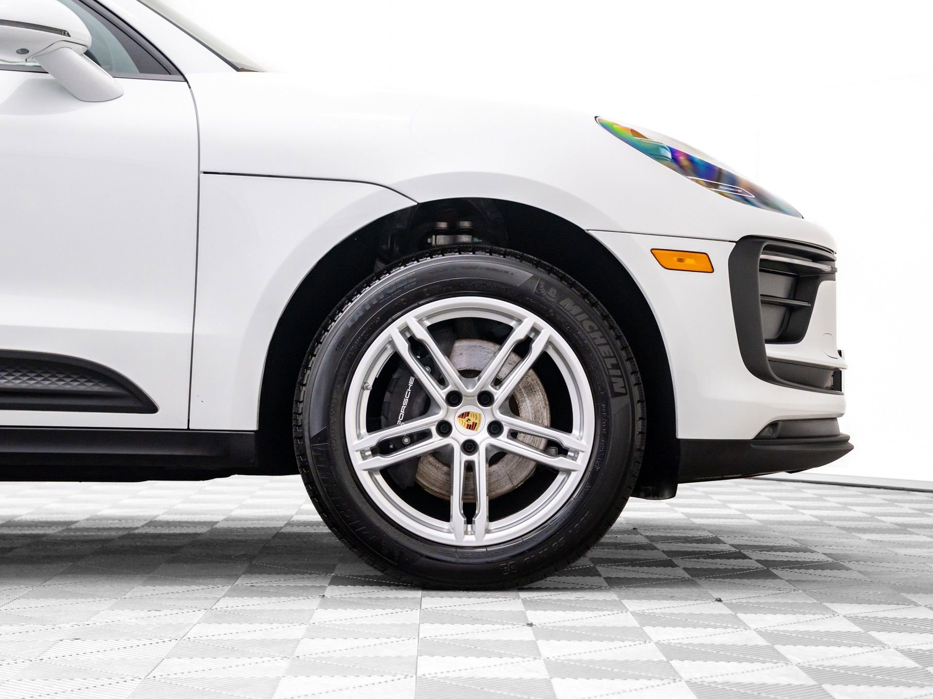 Certified 2025 Porsche Macan image 32
