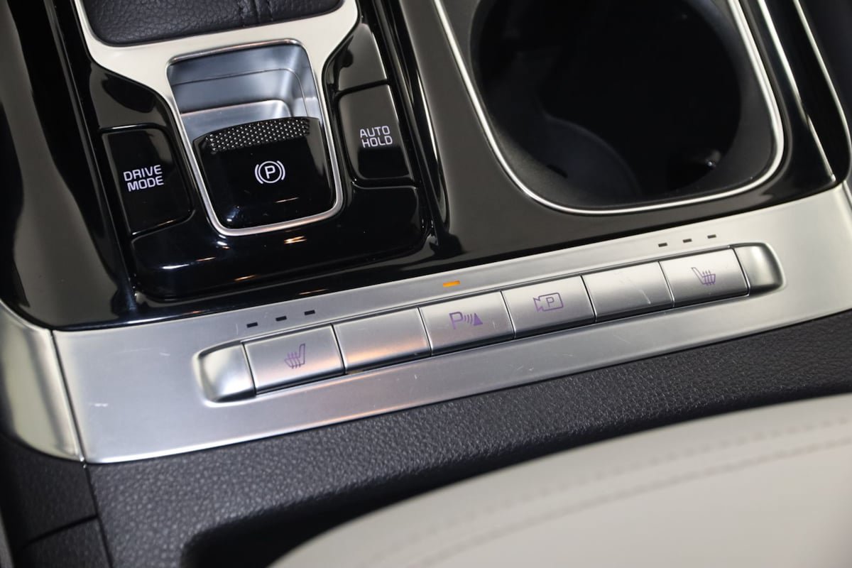 Used 2024 Kia Carnival EX FWD image 30