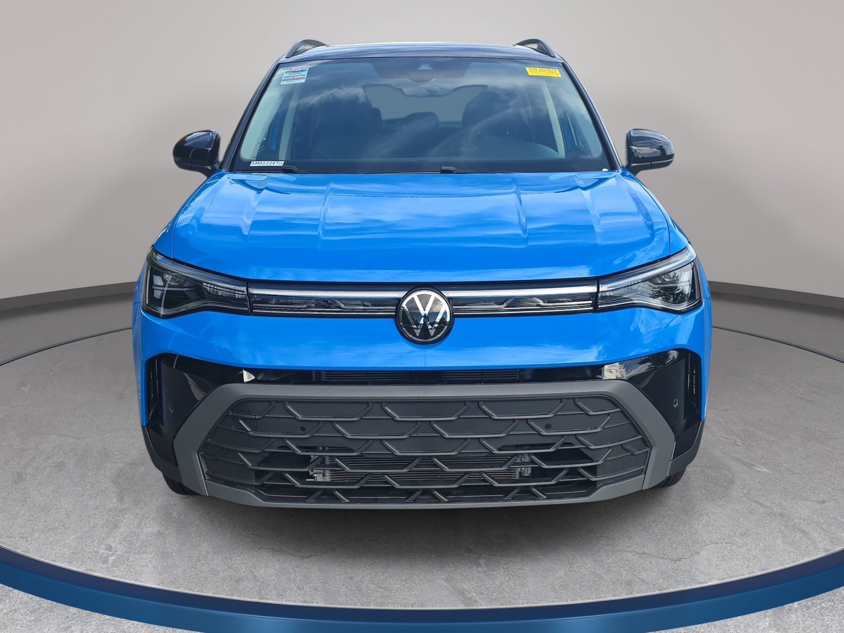 Used 2025 Volkswagen Taos SE AWD/4WD image 2