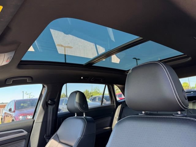 Used 2022 Volkswagen Atlas Cross Sport SEL R-Line AWD/4WD image 10