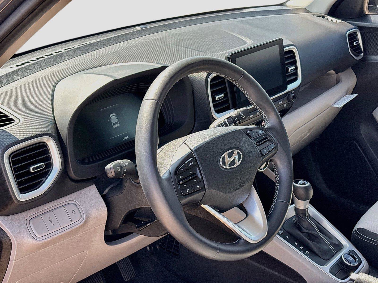 Certified 2025 Hyundai Venue SEL FWD image 23
