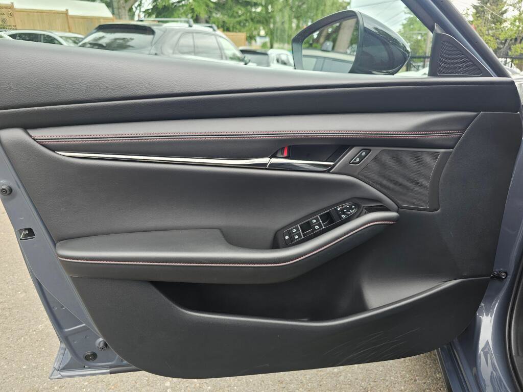 Certified 2025 MAZDA MAZDA3 Carbon AWD/4WD image 23