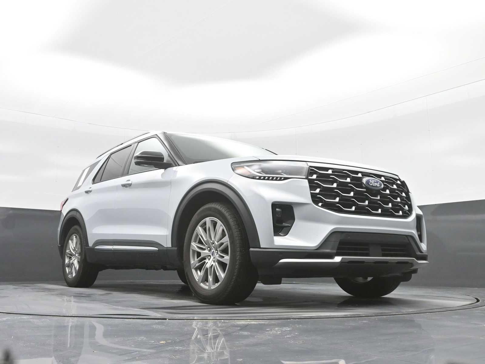 Used 2025 Ford Explorer Platinum image 29