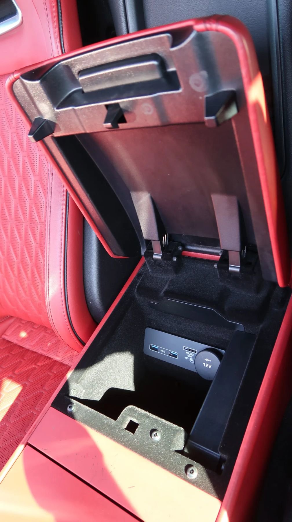 Used 2020 Jaguar F-TYPE SVR image 26