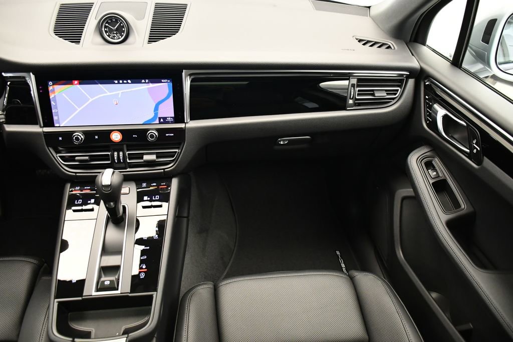 Certified 2026 Porsche Macan image 23