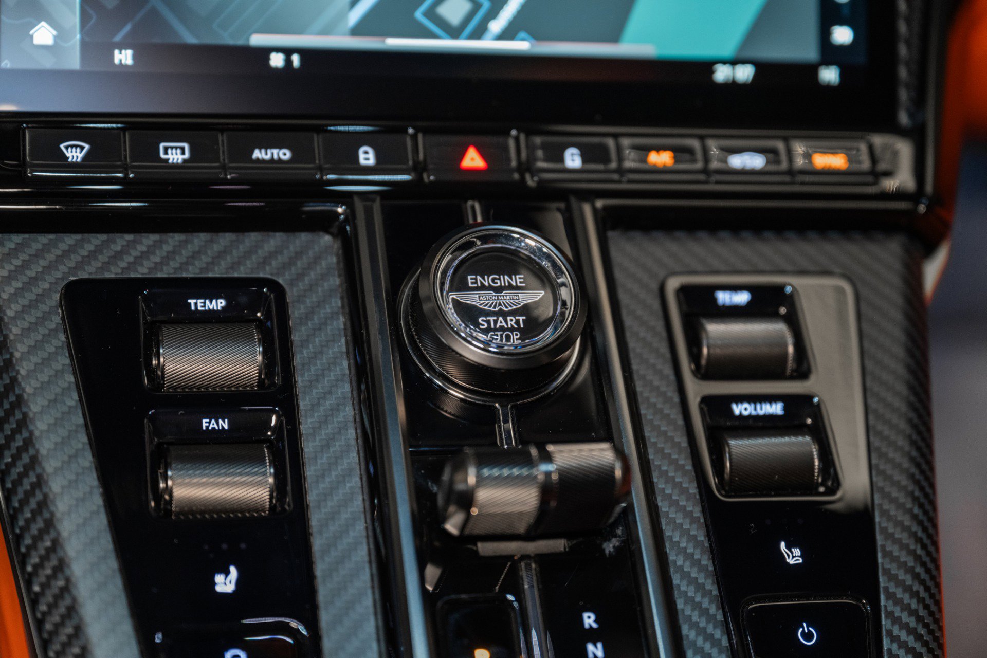 Used 2025 Aston Martin V8 Vantage Coupe image 27