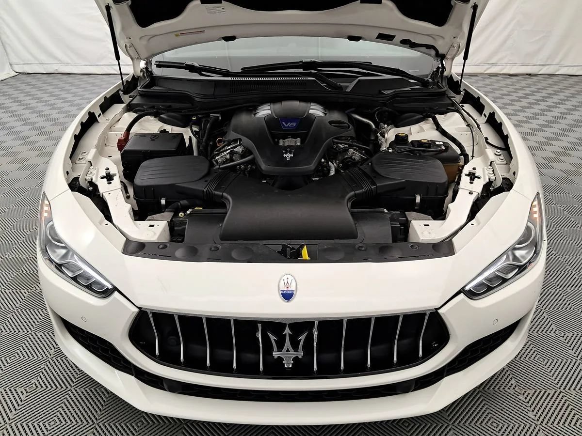 Used 2019 Maserati Ghibli S Q4 AWD/4WD image 24