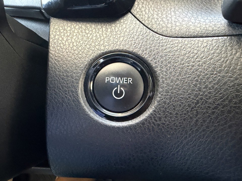 Used 2025 Toyota Camry SE AWD/4WD image 17