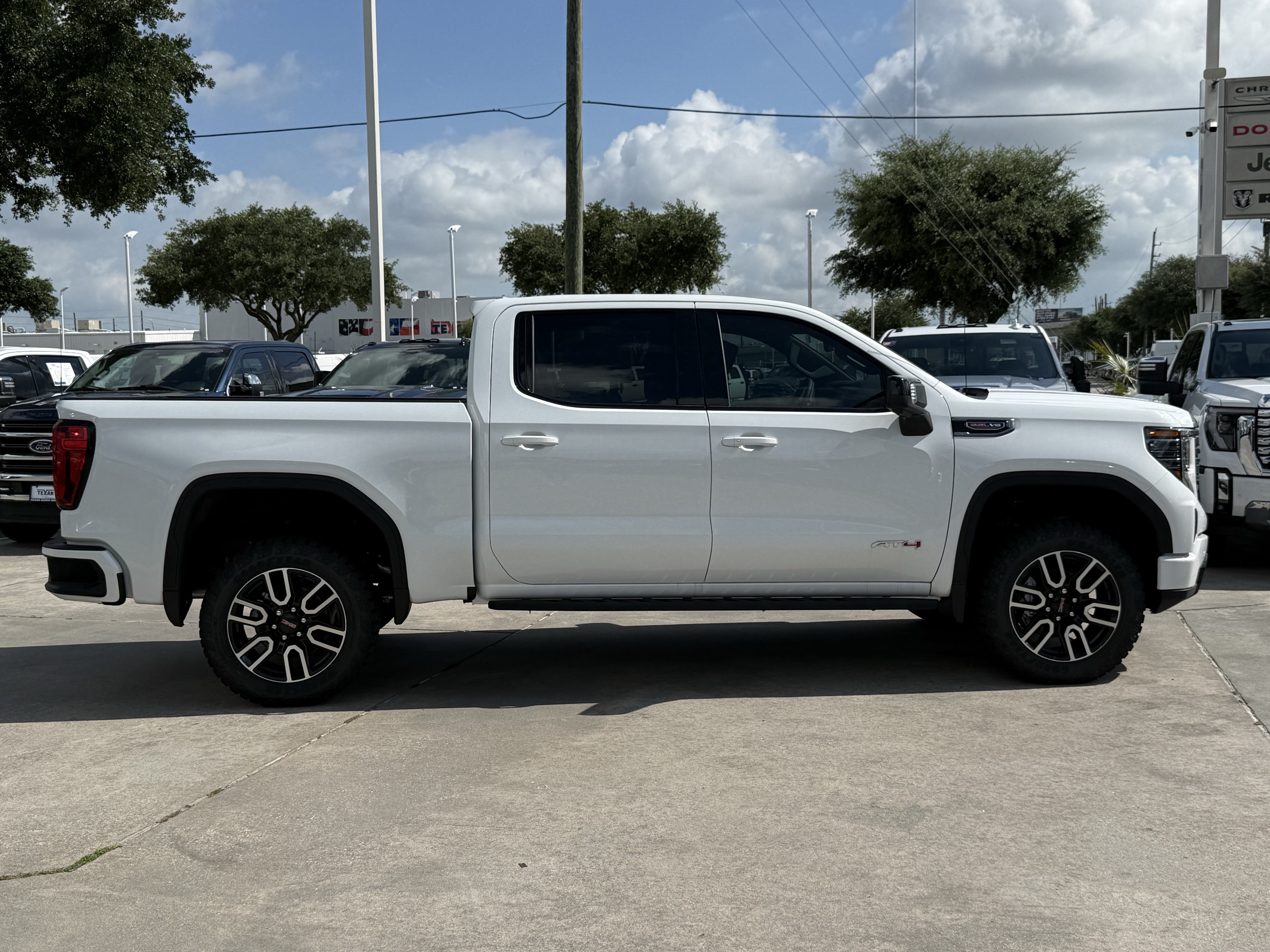 New 2026 GMC Sierra 1500 AT4 w/ AT4 Premium Package AWD/4WD image 3
