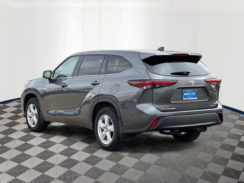 Used 2024 Toyota Highlander LE image 4