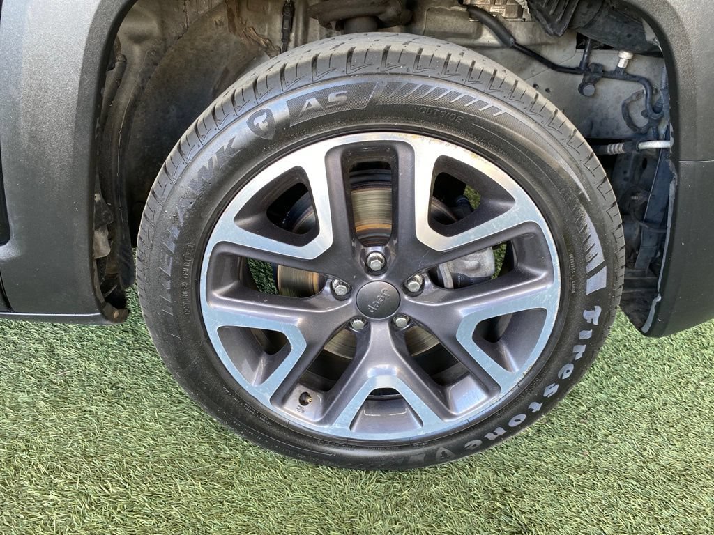 Used 2017 Jeep Renegade Latitude FWD image 33