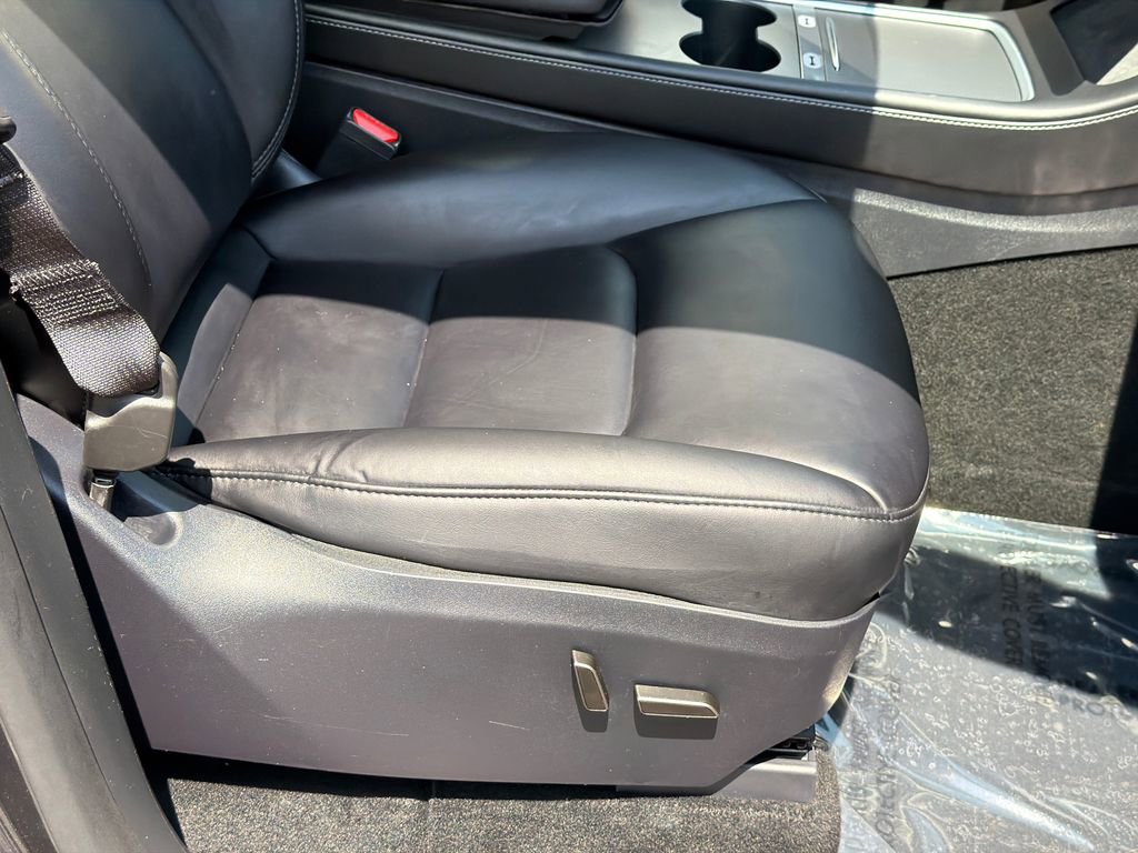 Used 2024 Tesla Model Y Long Range RWD image 12