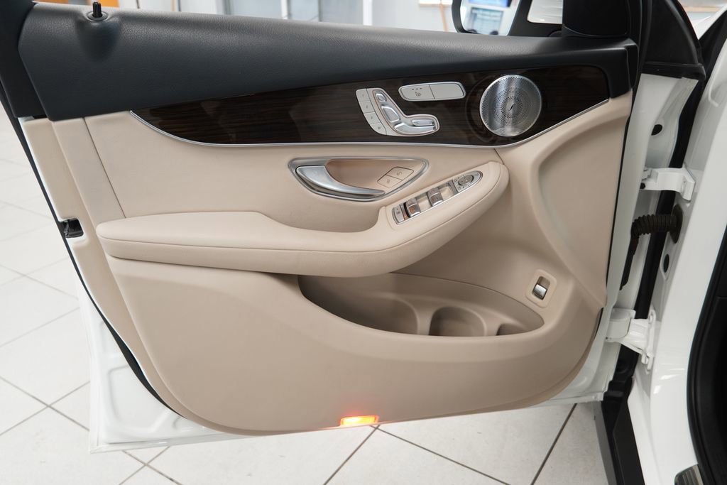 Used 2017 Mercedes-Benz GLC 300 4MATIC image 18