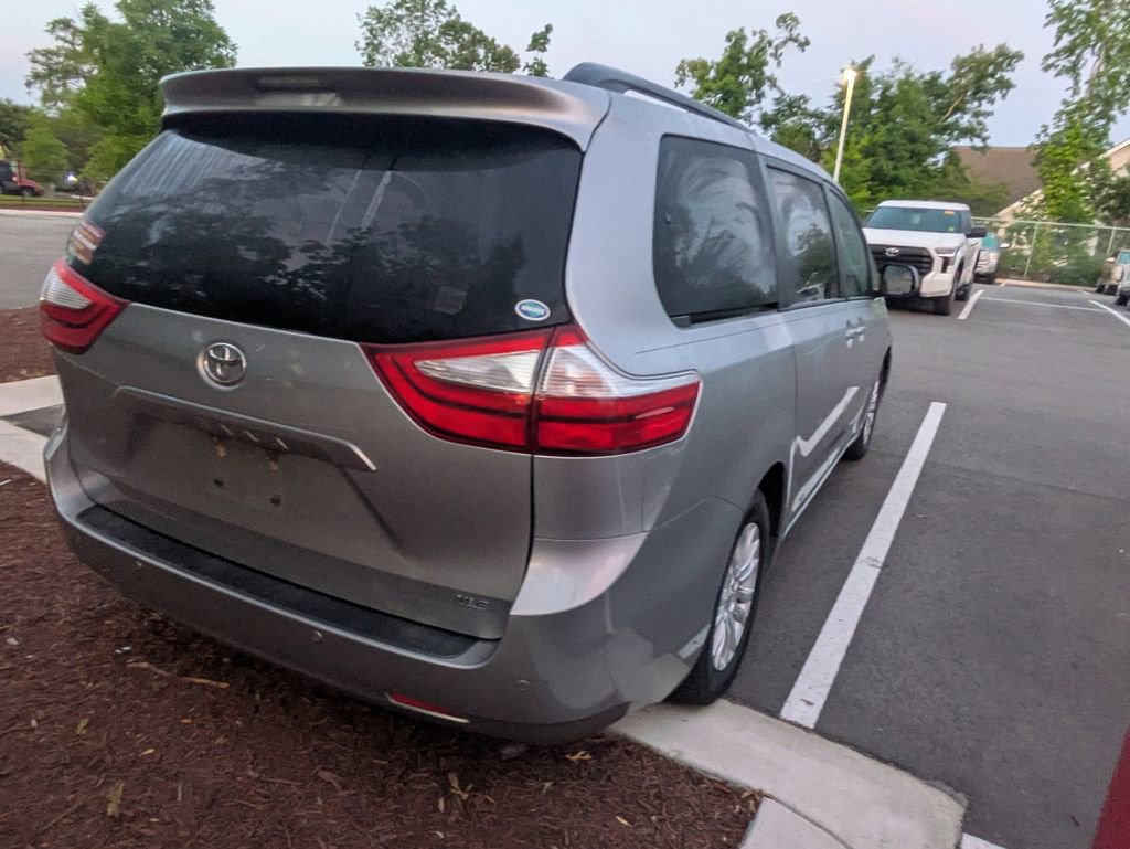 Used 2015 Toyota Sienna XLE Premium FWD image 7