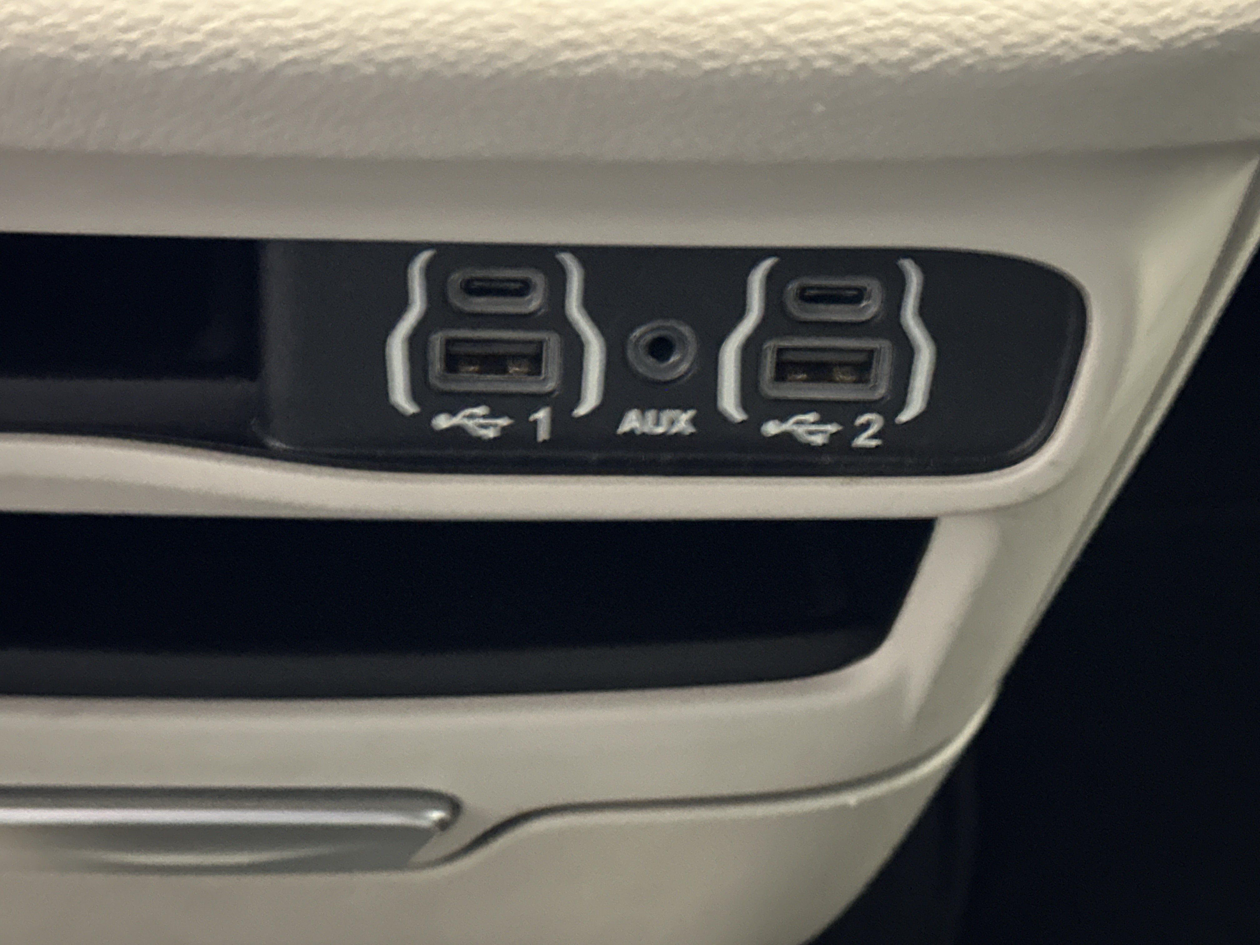 Used 2023 Chrysler Pacifica Touring-L FWD image 38