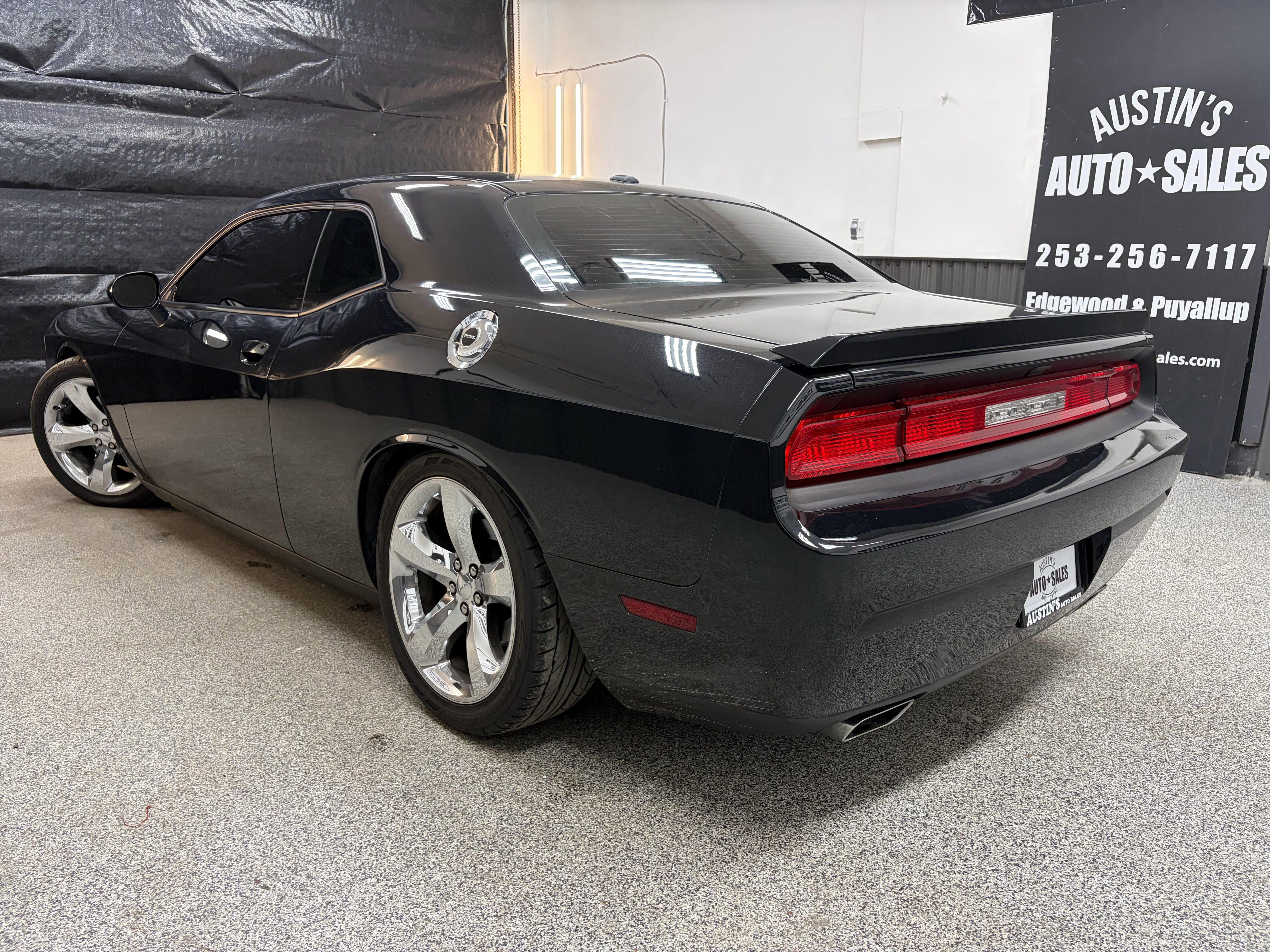 Used 2014 Dodge Challenger R/T RWD image 8