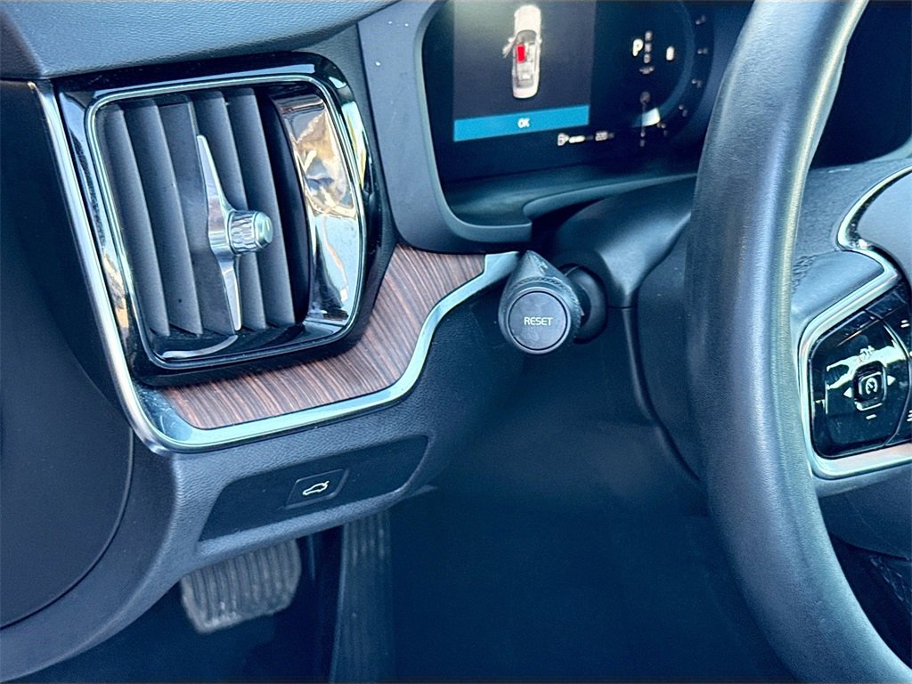 Used 2023 Volvo S60 B5 Plus image 11