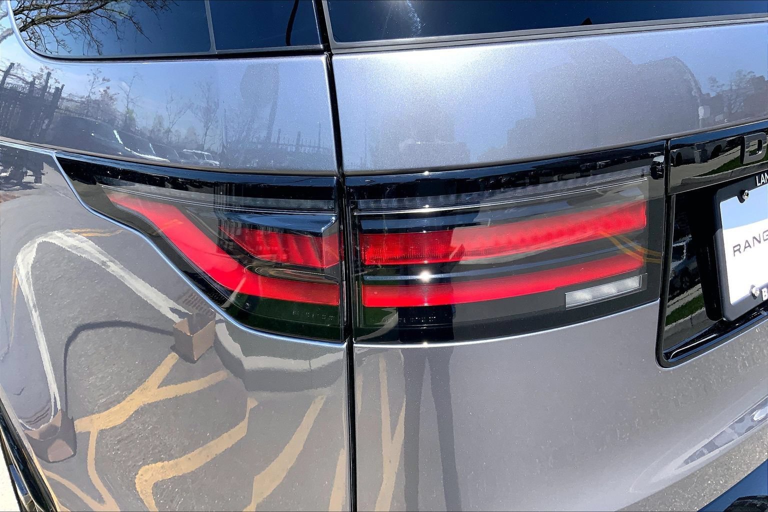 Certified 2025 Land Rover Discovery Dynamic SE AWD/4WD image 27