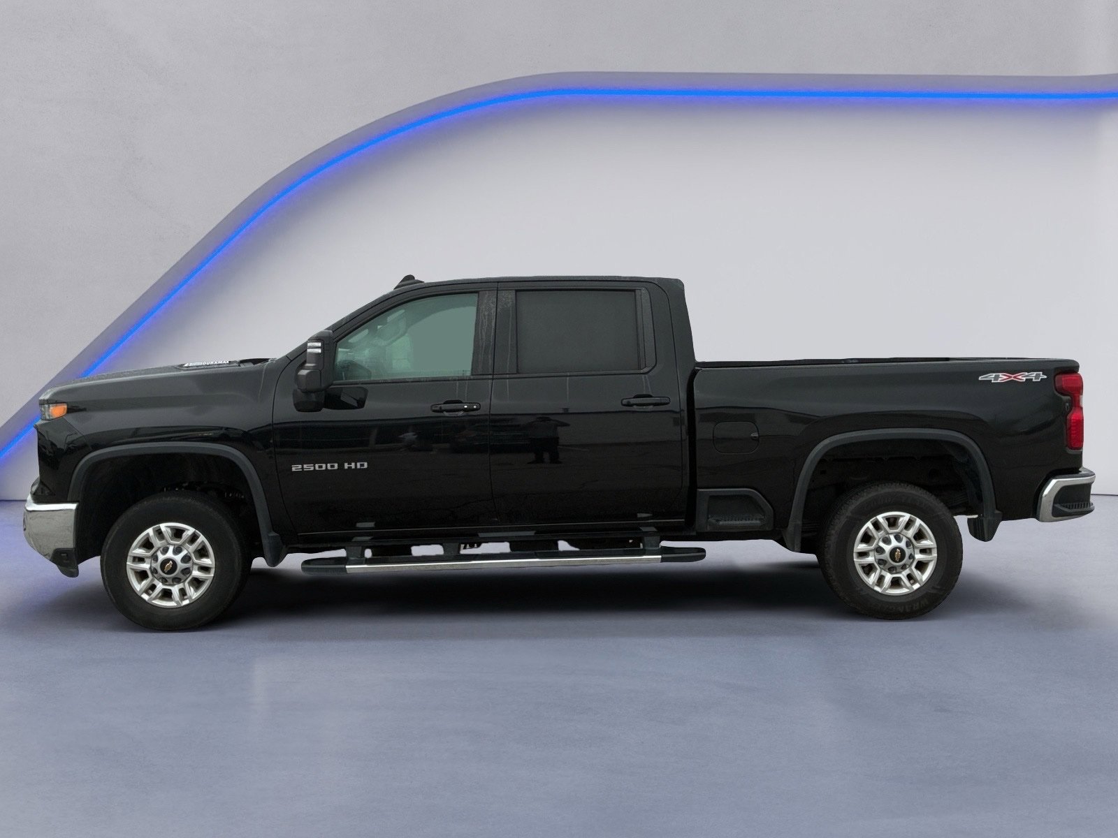 Used 2025 Chevrolet Silverado 2500 LT w/ Convenience Package AWD/4WD image 3