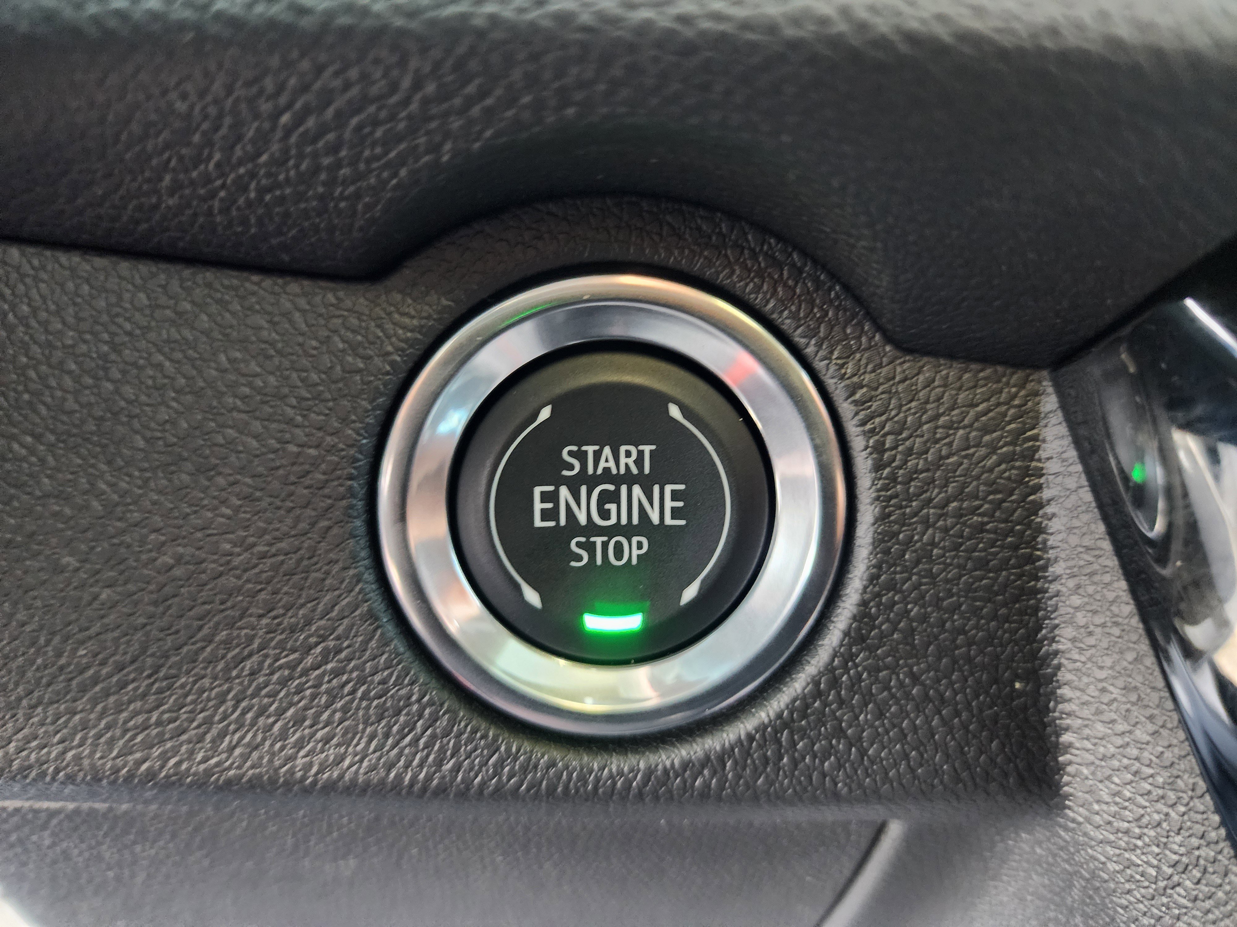 Used 2025 Chevrolet Traverse RS image 34