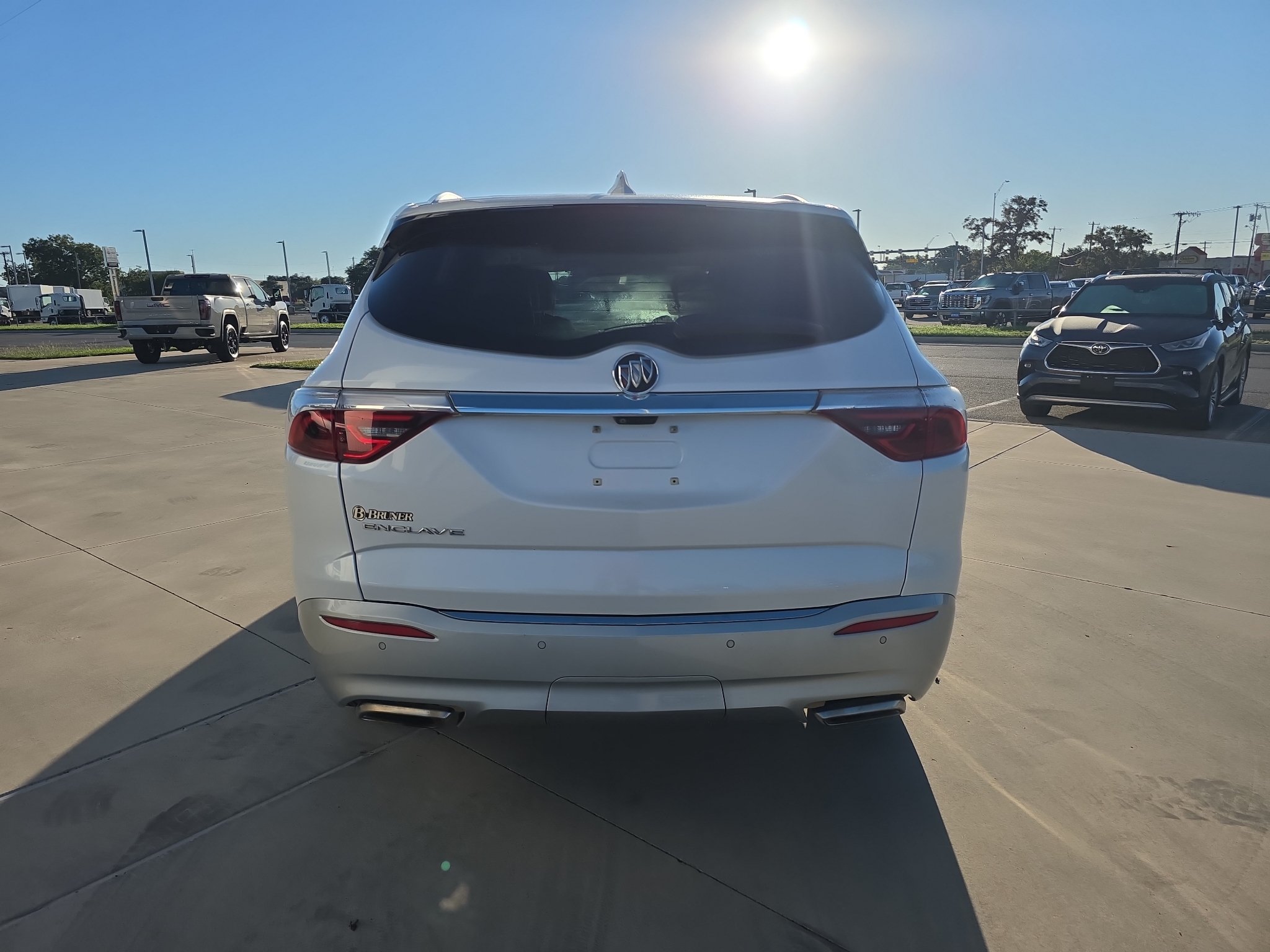 Used 2022 Buick Enclave Premium w/ Experience Buick Package FWD image 18