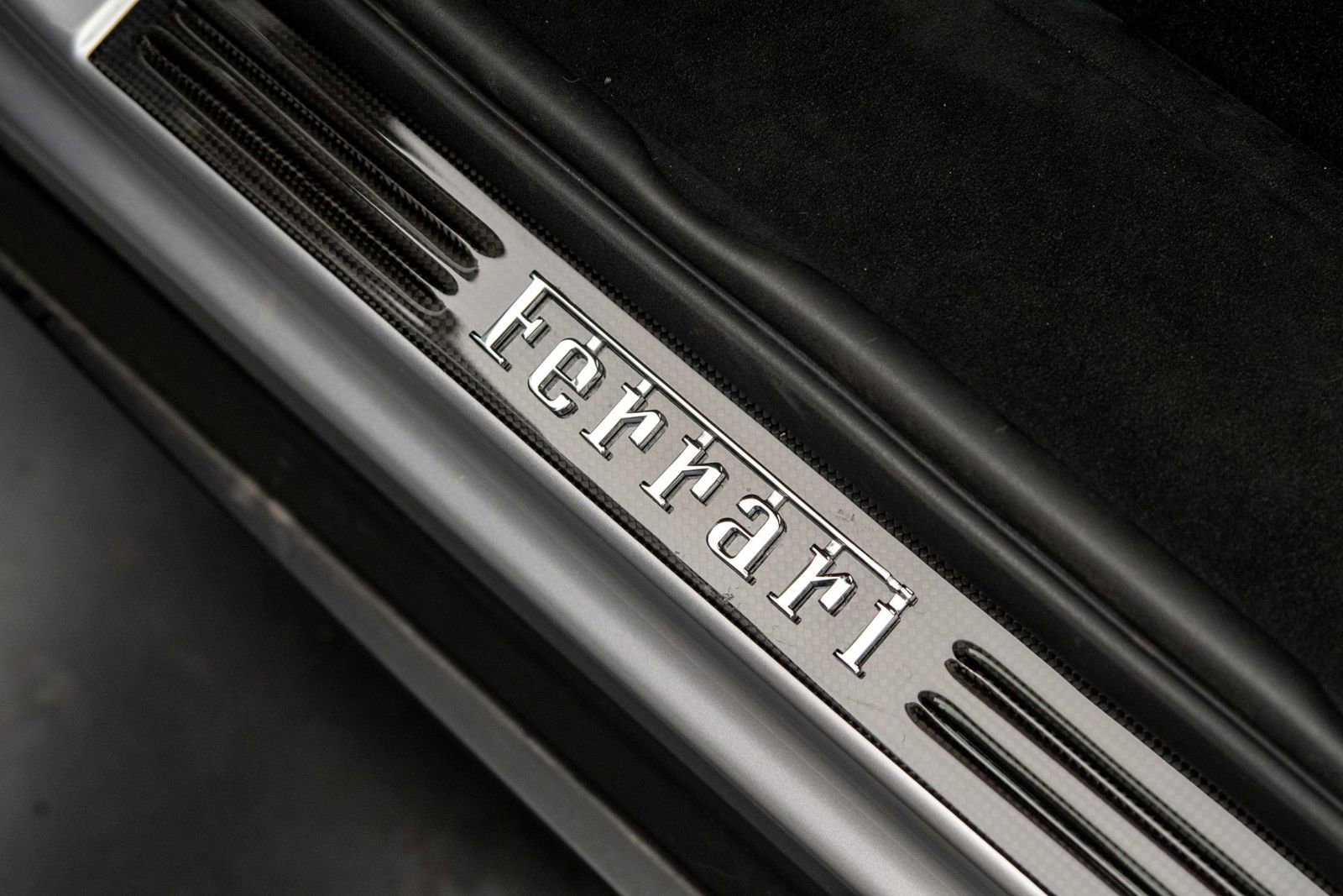 Used 2025 Ferrari Purosangue AWD/4WD image 44
