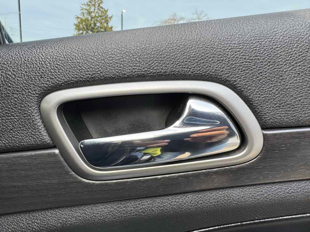 Used 2017 Jeep Grand Cherokee Altitude image 36