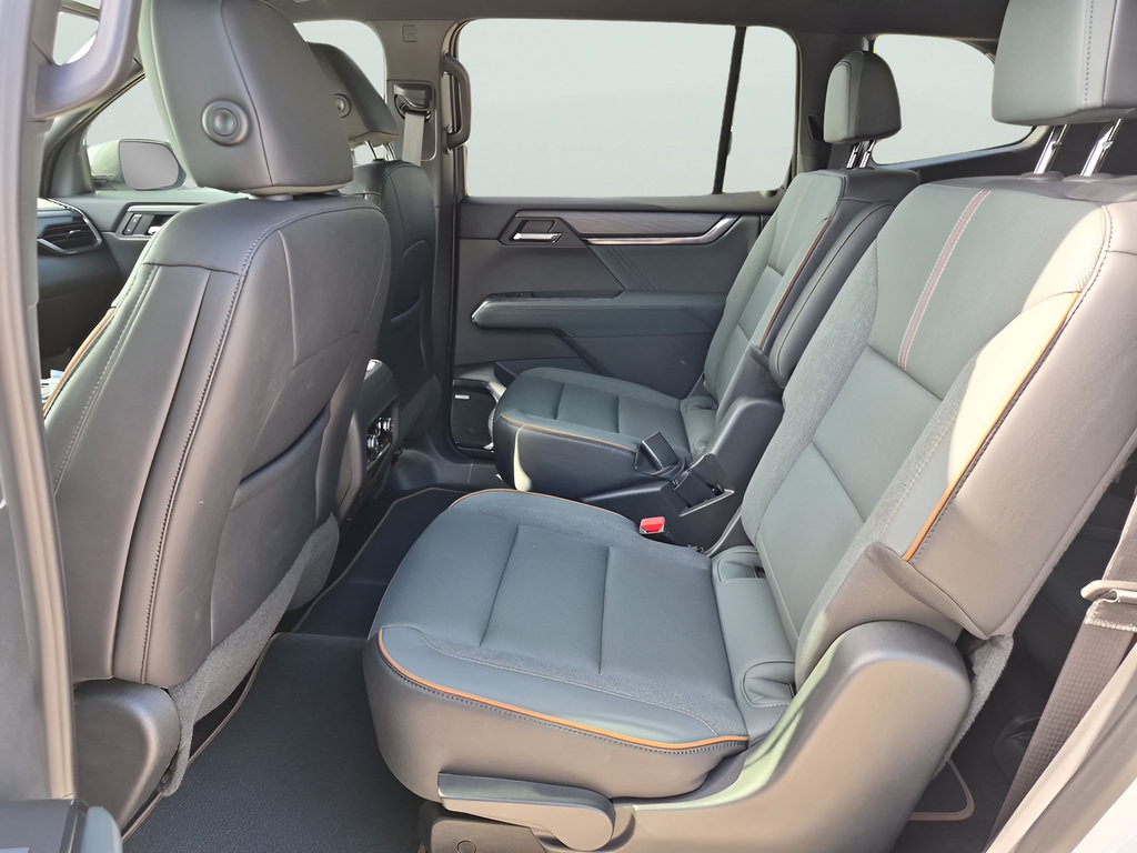 Used 2026 GMC Acadia AT4 w/ Luxury Package AWD/4WD image 41