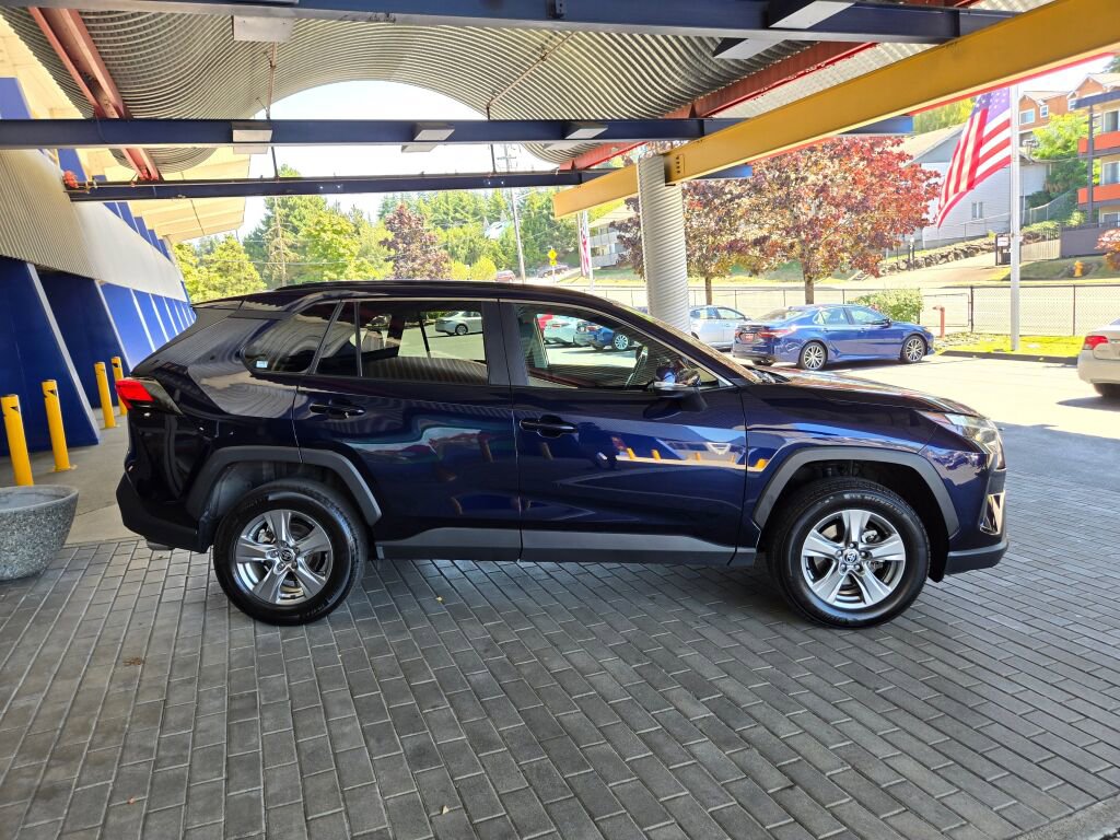 Used 2023 Toyota RAV4 XLE w/ Convenience Package image 4