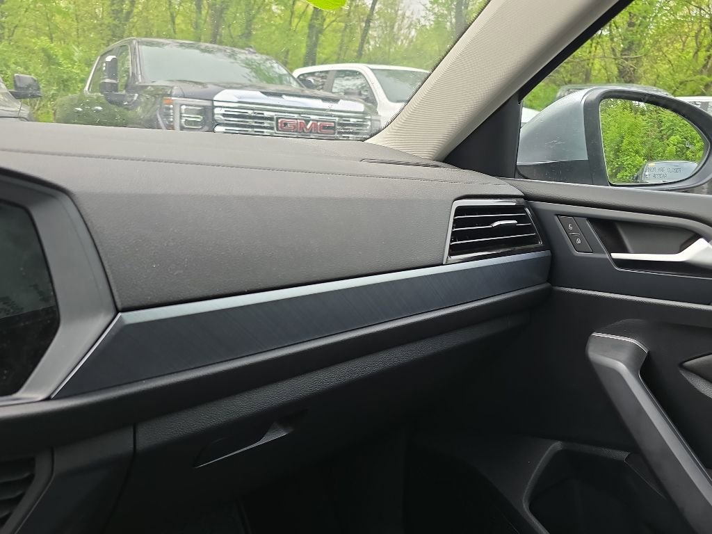 Used 2024 Volkswagen Jetta SE FWD image 24