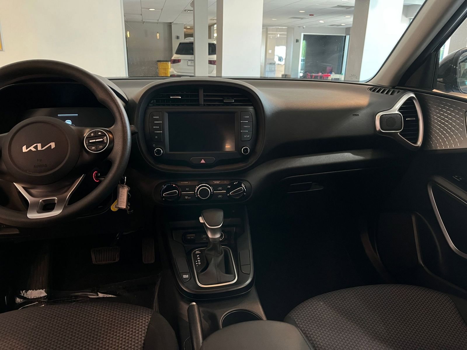 Used 2025 Kia Soul LX w/ LX Technology Package FWD image 34
