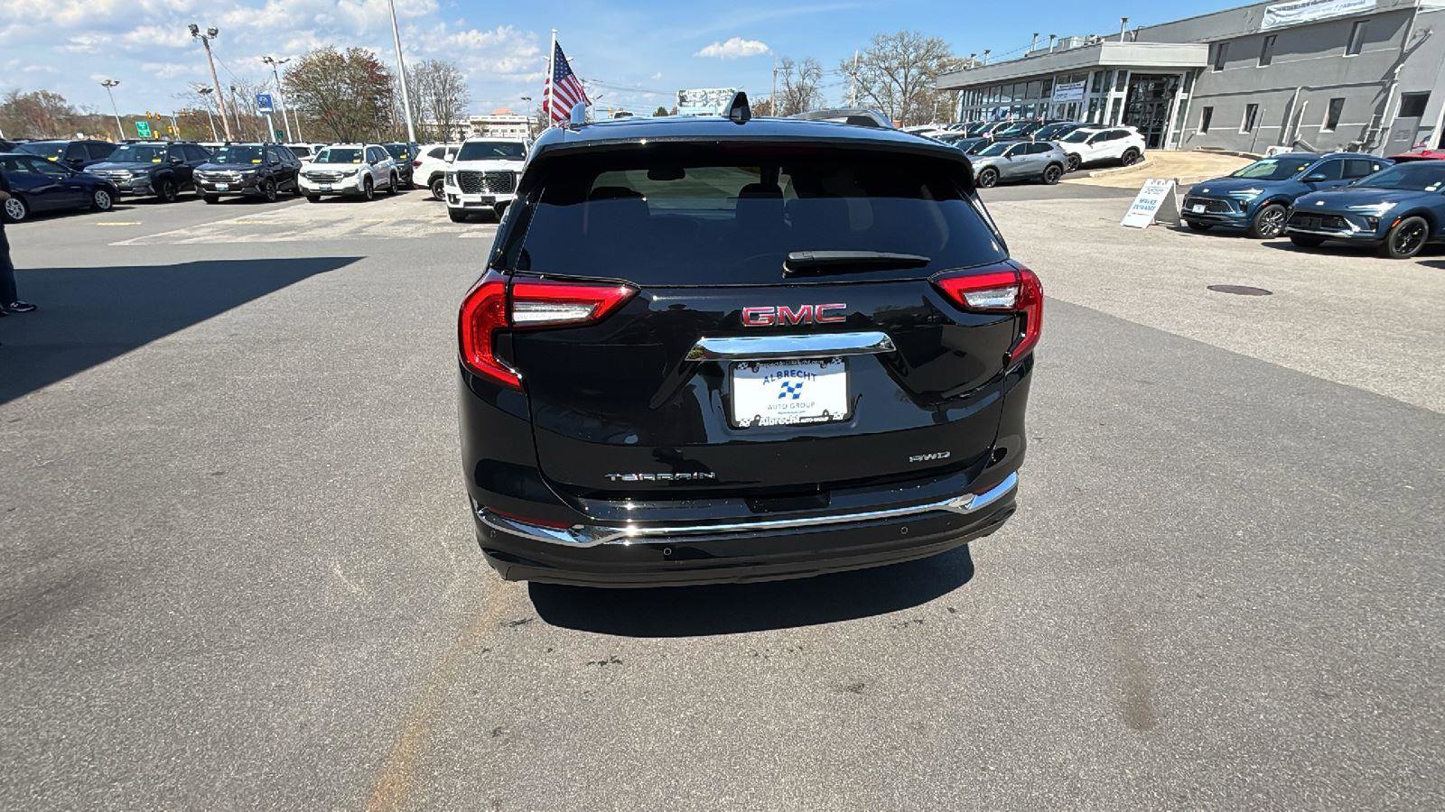 Used 2023 GMC Terrain Denali w/ Denali Premium Package AWD/4WD image 6